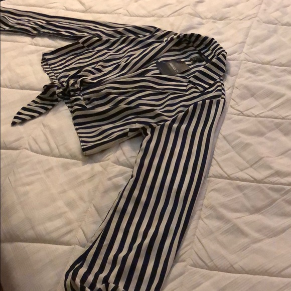 Collared Striped Crop Top - Picture 2 of 5